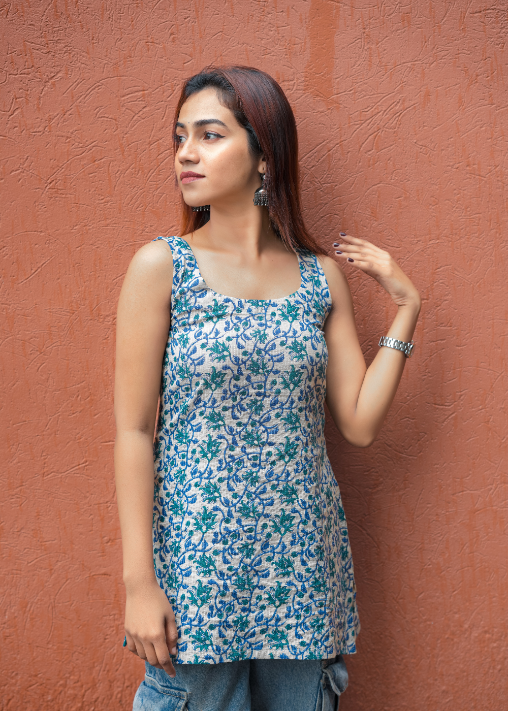 Harineel – Deep Neck Kurti